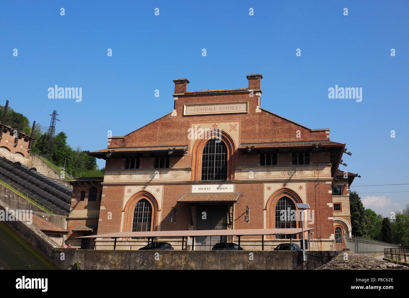 Die alten und historisches Wasserkraftwerk "Carlo Esterle', von 1914, die auf den Fluss Adda. Lombardei, Italien. Stockfoto