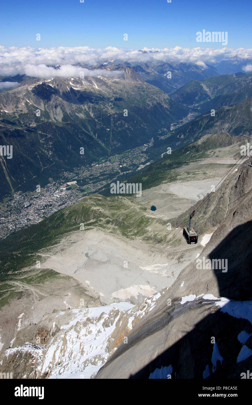 Seilbahn von Chamonix, Frankreich, Ankunft der Bergstation auf der Aiguille-du-Midi in das Mont Blanc Massiv Stockfoto