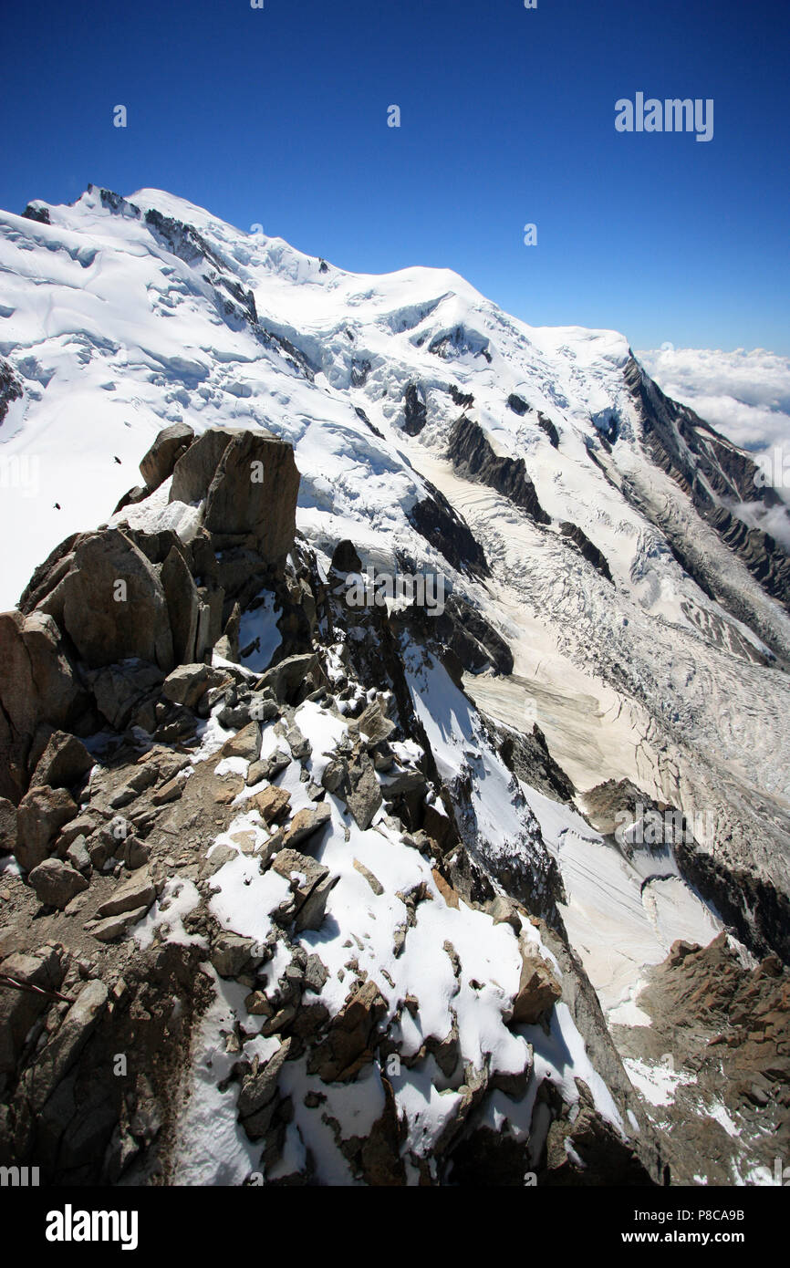 Auch im Sommer Eis und Schnee ist allgegenwärtig auf den Bergen in das Mont Blanc Massiv in Frankreich Stockfoto