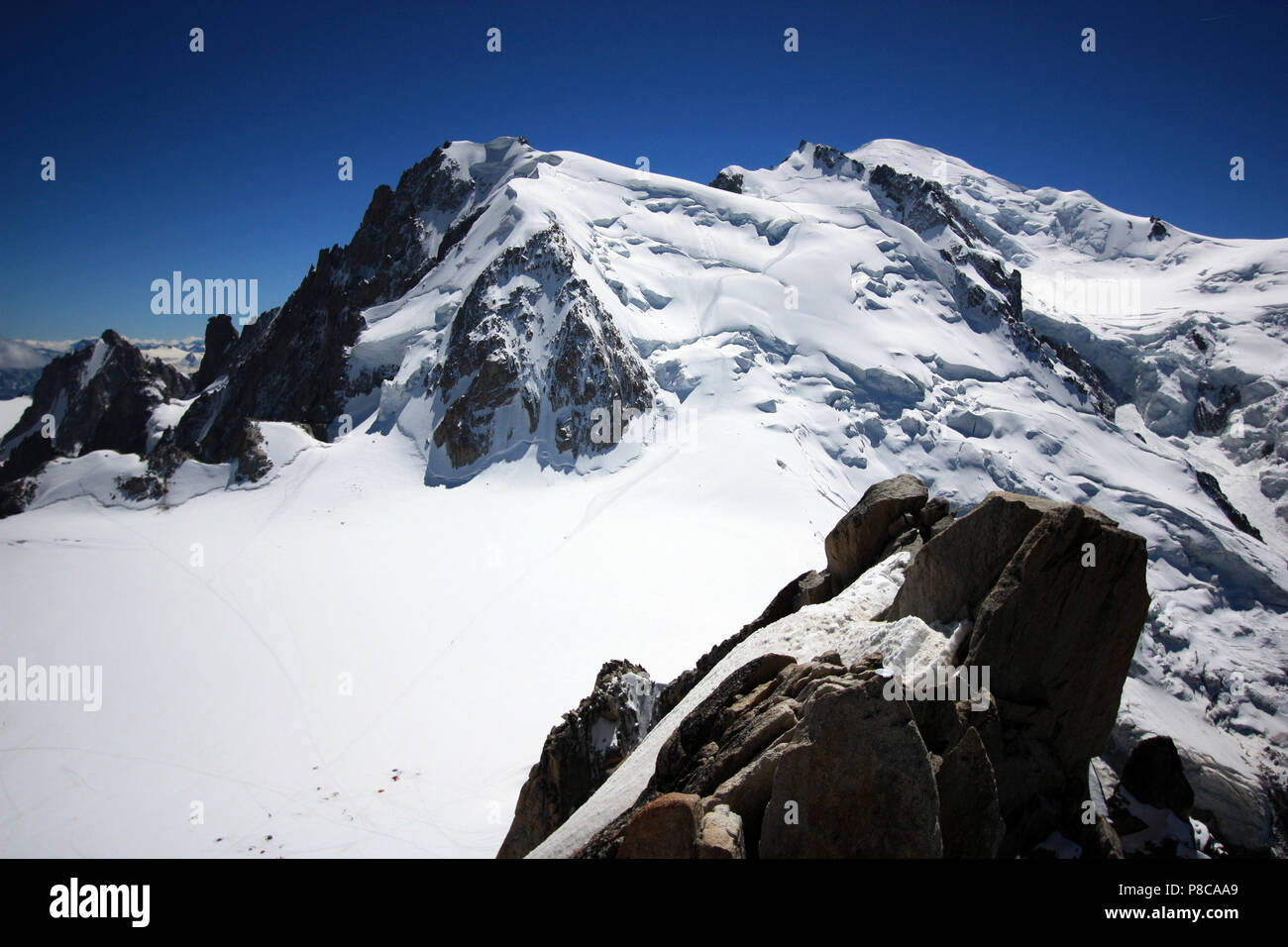 Auch im Sommer Eis und Schnee ist allgegenwärtig auf den Bergen in das Mont Blanc Massiv in Frankreich Stockfoto