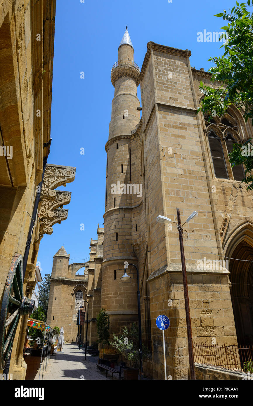 Selimiye Moschee (früher die Kathedrale der hl. Sophia) im Norden von Nikosia (lefkosa), Türkische Republik Nordzypern Stockfoto