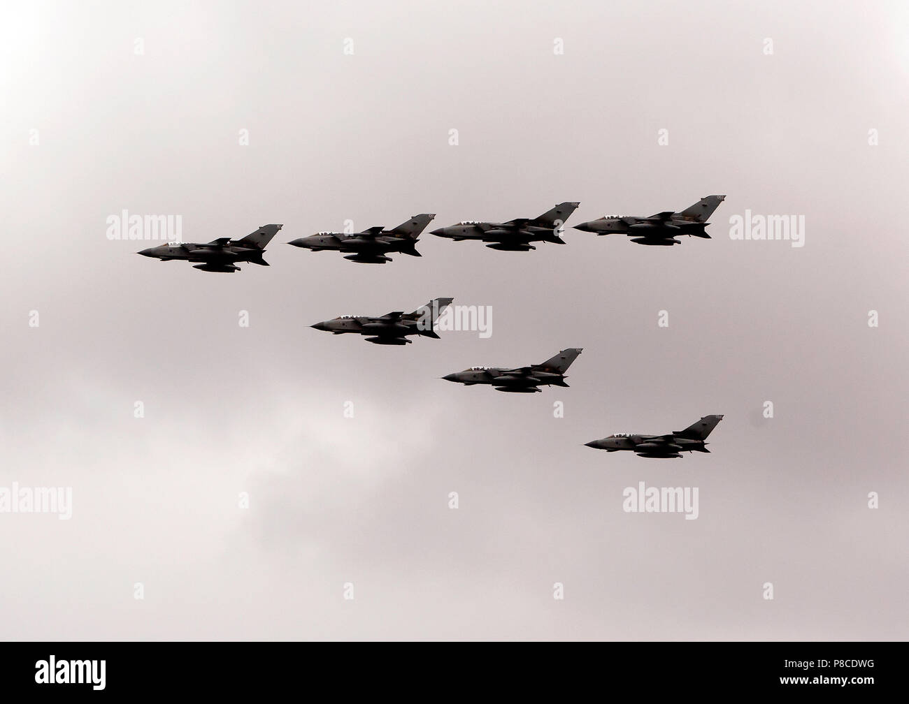 Der Tornado GR4 fliegen in Formation über die QE2 Olympic Park, als Teil der RAF hundertjährigen Feiern Stockfoto