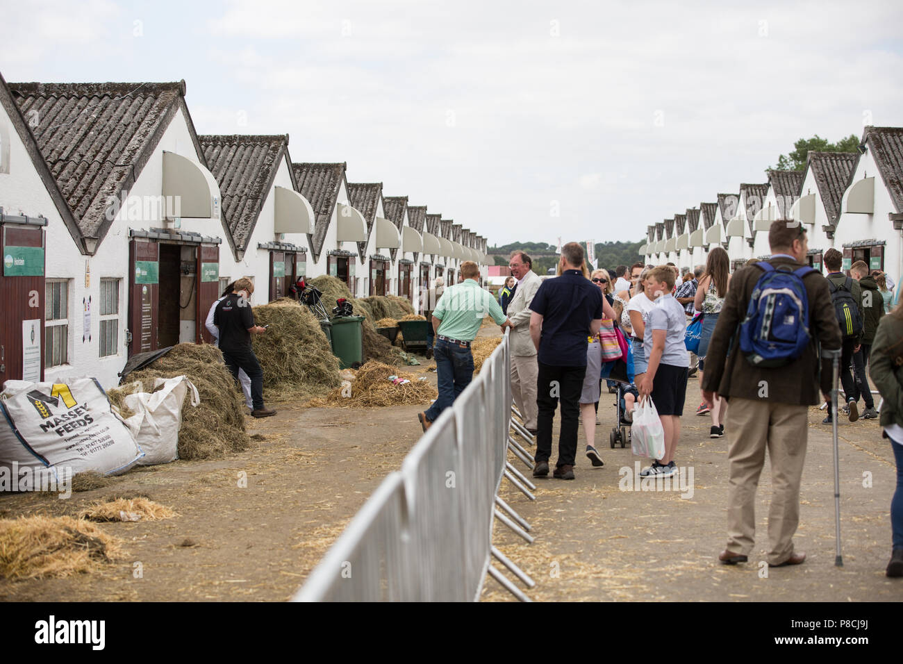 Harrogate, Großbritannien. 10. Juli 2018. die Menschen während des Großen Yorkshire Tag zeigen 2018 gesehen. Die großen YORKSHIRE zeigen Juli, 2018 Die Große Yorkshire Show ist eine legendäre dreitägige Veranstaltung und eine der größten landwirtschaftlichen Veranstaltungen in der englischen Kalender. Jedes Jahr werden mehr als 130.000 Besucher und über 8.500 Tiere laufen auf der großen Yorkshire Showground in Harrogate zu konkurrieren, Kontakte knüpfen und Feiern. Credit: Rahman Hassani/Alamy leben Nachrichten Stockfoto