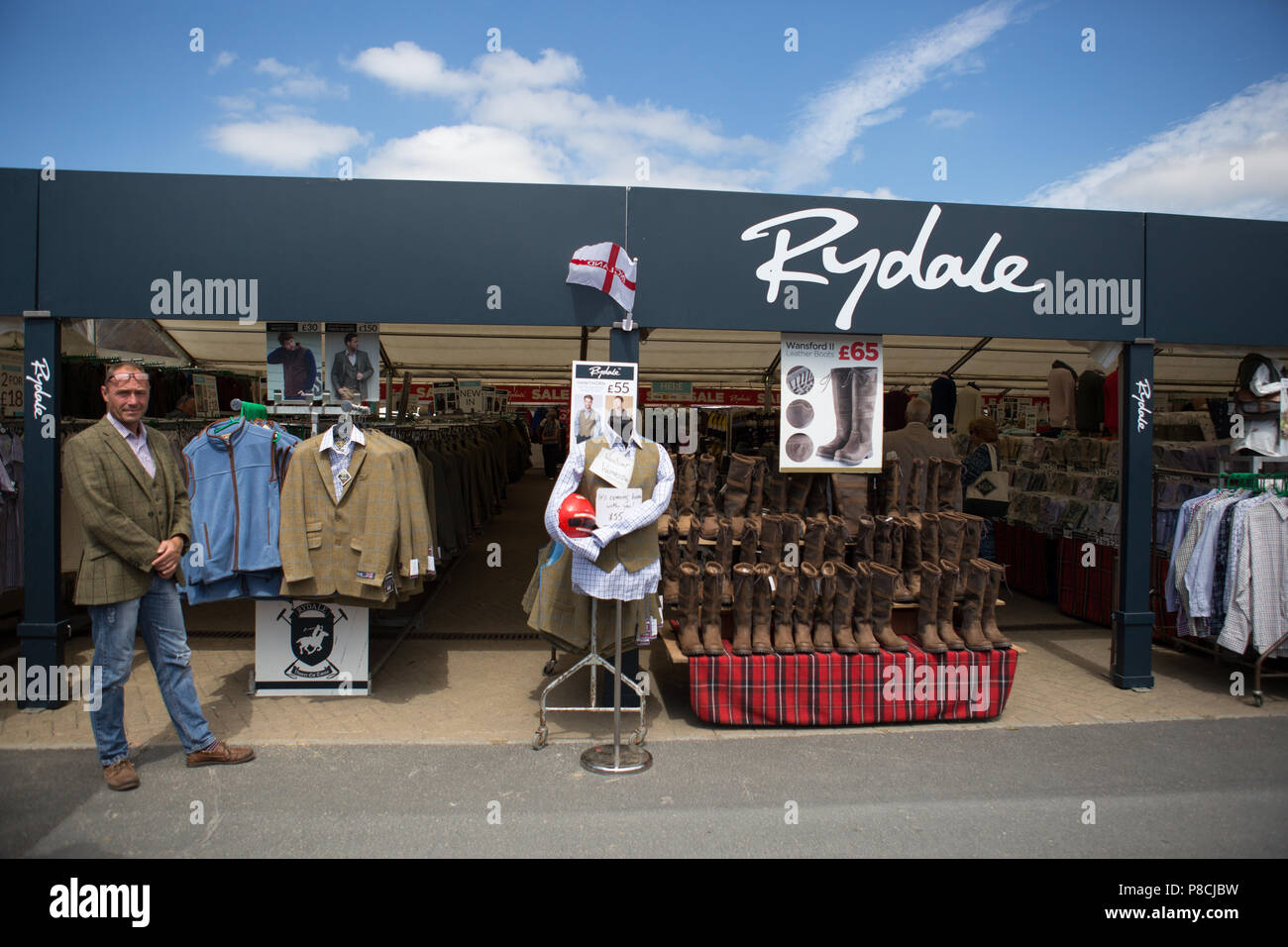 Harrogate, Großbritannien. 10. Juli 2018. Die Teilnehmer während des Großen Yorkshire Tag zeigen 2018 gesehen. Die großen YORKSHIRE zeigen Juli, 2018 Die Große Yorkshire Show ist eine legendäre dreitägige Veranstaltung und eine der größten landwirtschaftlichen Veranstaltungen in der englischen Kalender. Jedes Jahr werden mehr als 130.000 Besucher und über 8.500 Tiere laufen auf der großen Yorkshire Showground in Harrogate zu konkurrieren, Kontakte knüpfen und Feiern. Credit: Rahman Hassani/Alamy leben Nachrichten Stockfoto