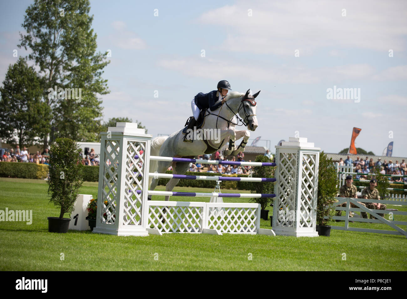 Harrogate, Großbritannien. 10. Juli 2018. Die Teilnehmer während des Großen Yorkshire Tag zeigen 2018 gesehen. Die großen YORKSHIRE zeigen Juli, 2018 Die Große Yorkshire Show ist eine legendäre dreitägige Veranstaltung und eine der größten landwirtschaftlichen Veranstaltungen in der englischen Kalender. Jedes Jahr werden mehr als 130.000 Besucher und über 8.500 Tiere laufen auf der großen Yorkshire Showground in Harrogate zu konkurrieren, Kontakte knüpfen und Feiern. Credit: Rahman Hassani/Alamy leben Nachrichten Stockfoto