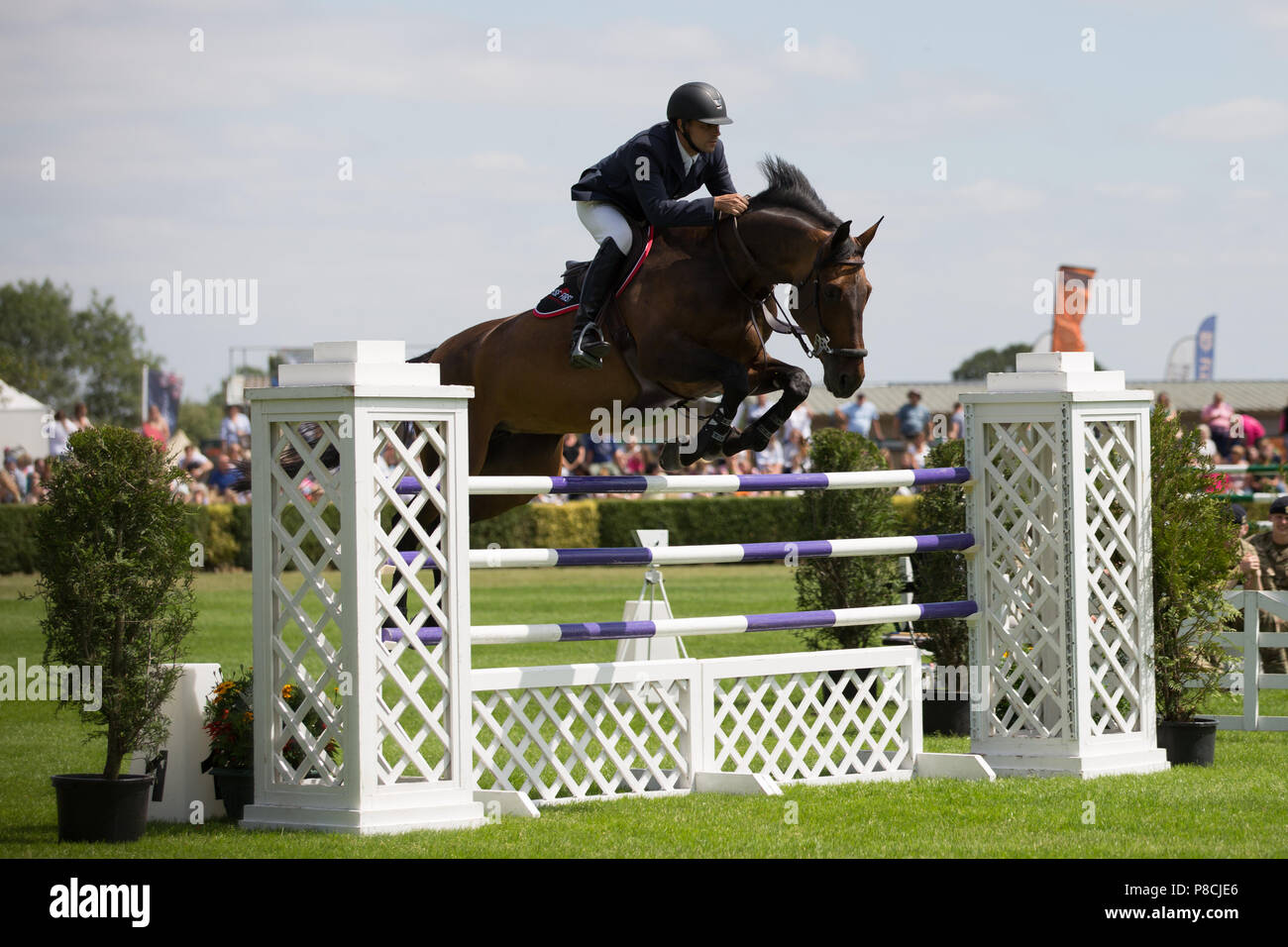Harrogate, Großbritannien. 10. Juli 2018. Die Teilnehmer während des Großen Yorkshire Tag zeigen 2018 gesehen. Die großen YORKSHIRE zeigen Juli, 2018 Die Große Yorkshire Show ist eine legendäre dreitägige Veranstaltung und eine der größten landwirtschaftlichen Veranstaltungen in der englischen Kalender. Jedes Jahr werden mehr als 130.000 Besucher und über 8.500 Tiere laufen auf der großen Yorkshire Showground in Harrogate zu konkurrieren, Kontakte knüpfen und Feiern. Credit: Rahman Hassani/Alamy leben Nachrichten Stockfoto
