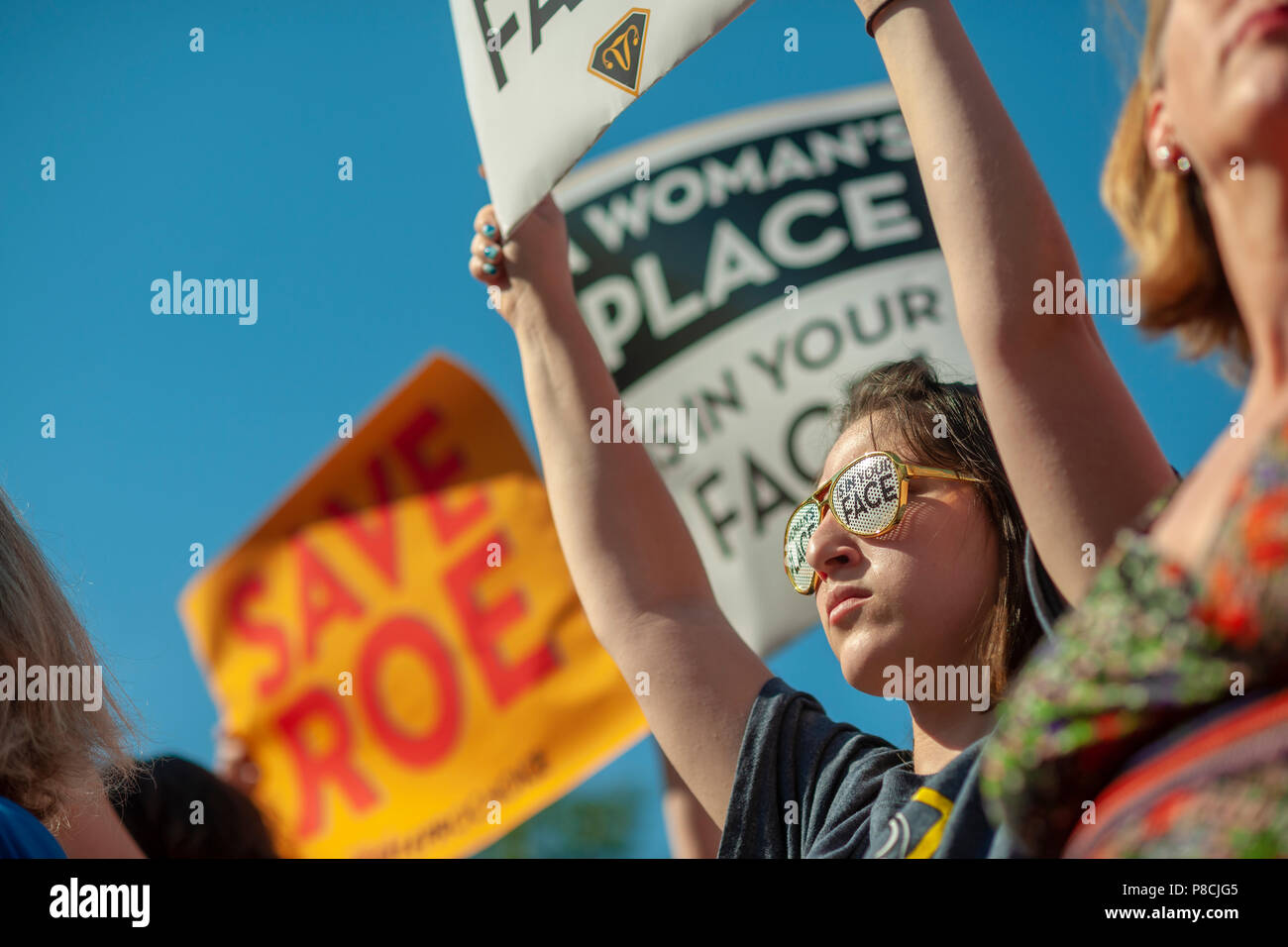 New York, USA. 10. Juli 2018. Pro-choice-Aktivisten versammeln sich in Union Square Park in New York am Dienstag, 10. Juli 2018 die Nominierung von Gerechtigkeit Brett Kavanaugh von Präsident Trumpf vor dem Obersten Gericht der Sitz besetzt durch den abgebenden Gerechtigkeit Anthony Kennedy zu füllen, zu protestieren. Die Organisatoren, dass Kavanaugh auch in seinen Ansichten konservativ war, und dass das Gericht würde der Schutz im Rahmen des Roe v. Wade Entscheidung gesammelten erodieren. (© Richard B. Levine) Credit: Richard Levine/Alamy leben Nachrichten Stockfoto