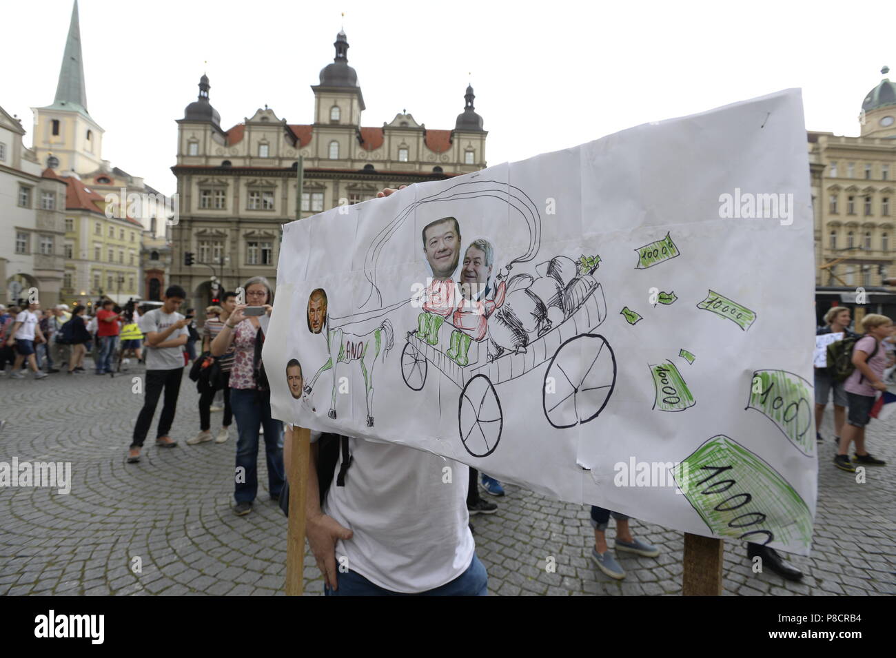Prag, Tschechische Republik. 11. Juli 2018. Ein Protest der AUVA Gruppe gegen die Regierung, unterstützt von den Kommunisten, in Prag, Tschechische Republik, am 11. Juli 2018, in einer Zeit der Abgeordnetenkammer Sitzung auf das Vertrauen in die Minderheitsregierung von ANO und Zsva. Credit: Katerina Sulova/CTK Photo/Alamy leben Nachrichten Stockfoto