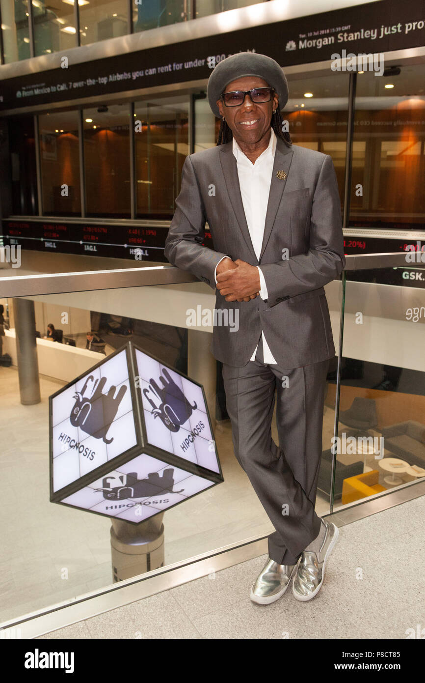 London, Großbritannien. 11. Juli 2018. Nile Rodgers und Business Manager Merck Mercuriadis der Londoner Börse besucht heute ihre Firma Hipgnosis Songs zu schweben. Rodgers ist ein Mitglied im Beirat und Mercuriadis ist der CEO und Gründer. Credit: Anna Watson/Alamy leben Nachrichten Stockfoto
