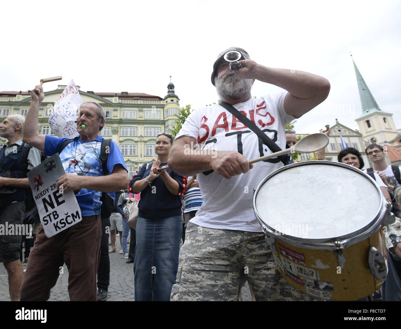 Prag, Tschechische Republik. 11. Juli 2018. Ein Protest der AUVA Gruppe gegen die Regierung, unterstützt von den Kommunisten, in Prag, Tschechische Republik, am 11. Juli 2018, in einer Zeit der Abgeordnetenkammer Sitzung auf das Vertrauen in die Minderheitsregierung von ANO und Zsva. Credit: Katerina Sulova/CTK Photo/Alamy leben Nachrichten Stockfoto