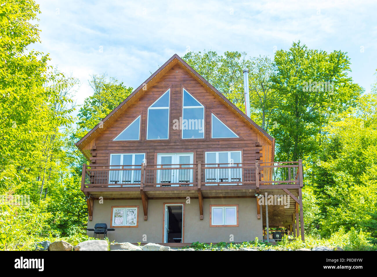 Ferienwohnung Ferienhaus Aus Holz Im Wald In Quebec Kanada Stockfotografie Alamy