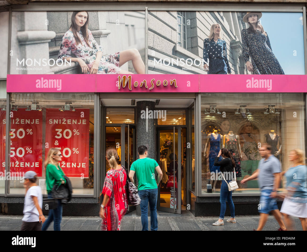 Belgrad, Serbien - 8. JULI 2018: Logo der Monsoon Accessorize auf ihren wichtigsten Märkten in Belgrad. Monsoon Accessorize ist ein Unternehmen spezialisiert auf High stree Stockfoto