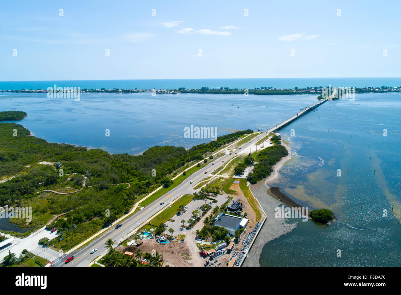 Damm nach Holmes Beach auf Anna Maria Island Florida ist ein beliebtes Reiseziel mit Strände am Golf von Mexiko Stockfoto