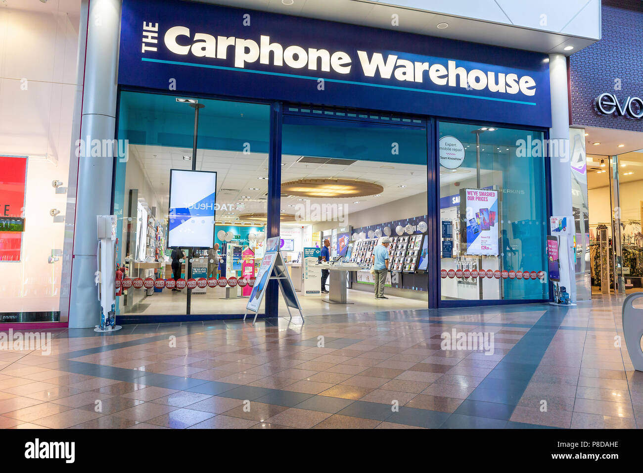 The Carphone Warehouse Store innerhalb der Golden Square Shopping Centre Warrington, Cheshire, England, Großbritannien Stockfoto