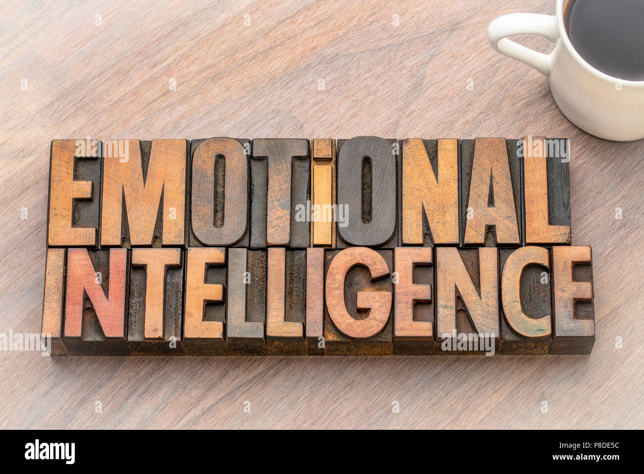 Emotionale Intelligenz - Wort in Vintage buchdruck Holz Art Abstract Stockfoto