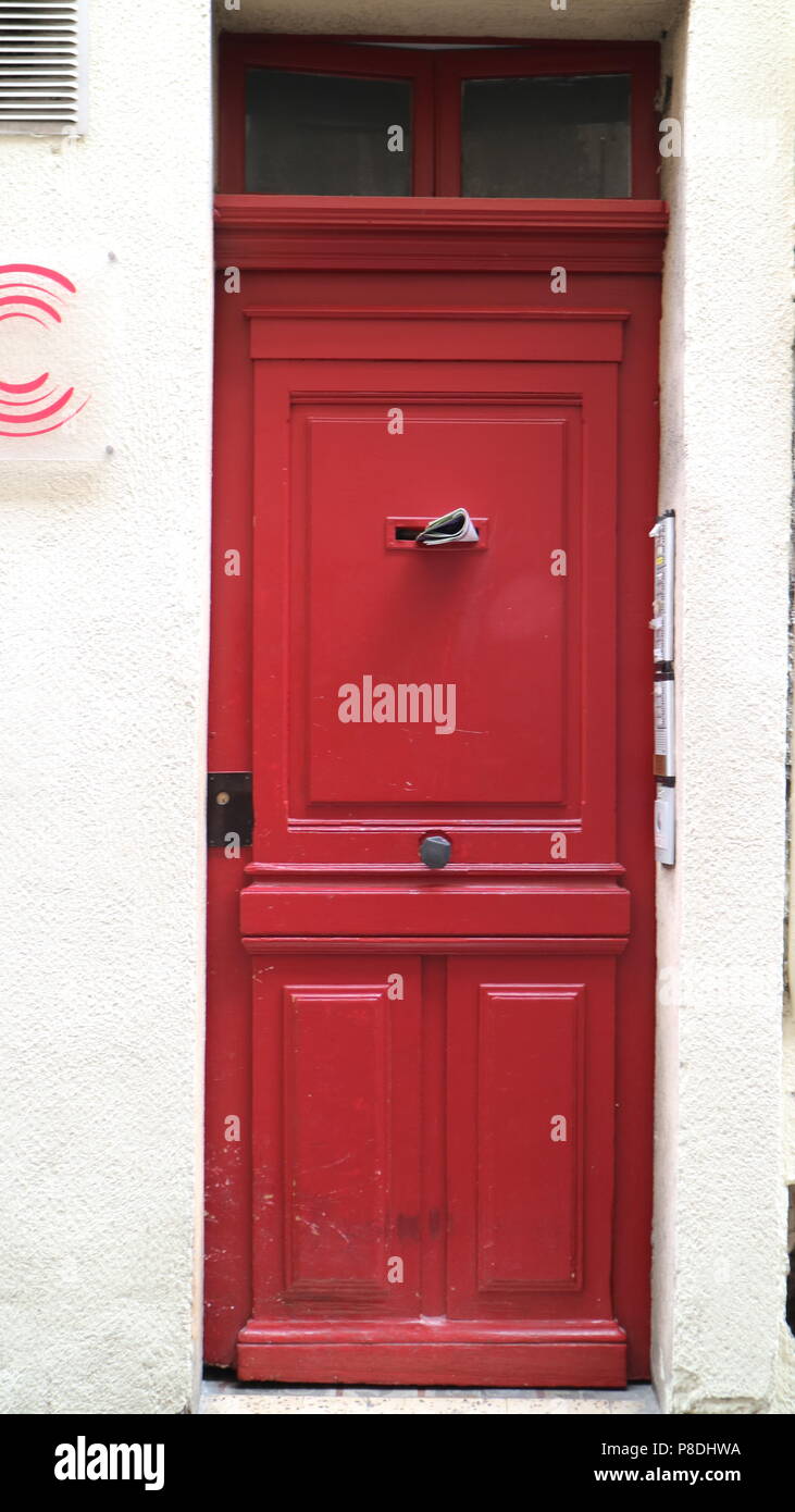 Old Fashion Tür Mail Box News Papier geliefert Stockfoto