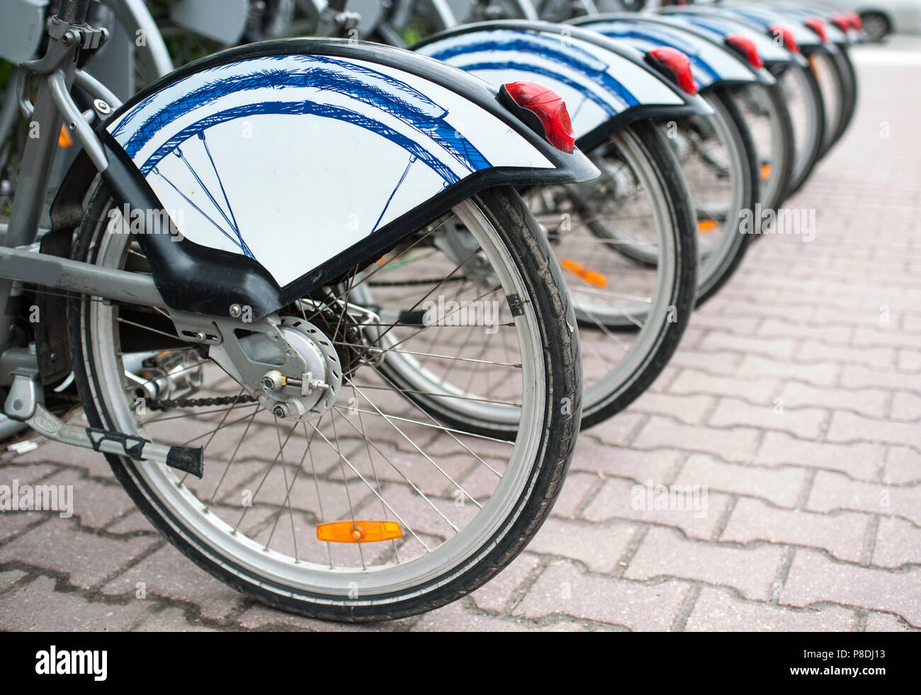 Moskau, Russland - Juni, 24, 2017 Parkplatz Fahrradverleih auf sokolnicheskaya Platz in Moskau. Stockfoto