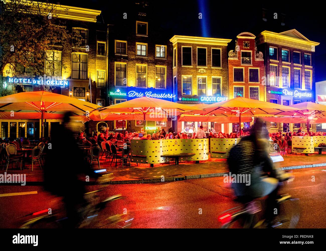 Restaurants und Bars an den Grote Markt in Groningen (Niederlande), 28. April 2018. | Verwendung weltweit Stockfoto