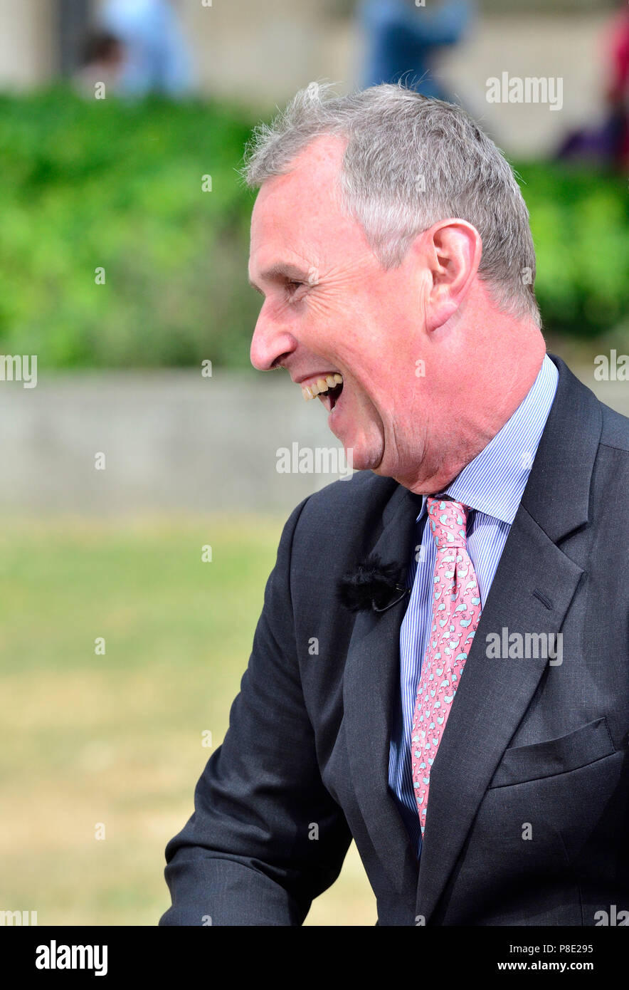 Nigel Evans MP (Con: Ribble Valley) am Westminster College Green, Juli 2018 Stockfoto