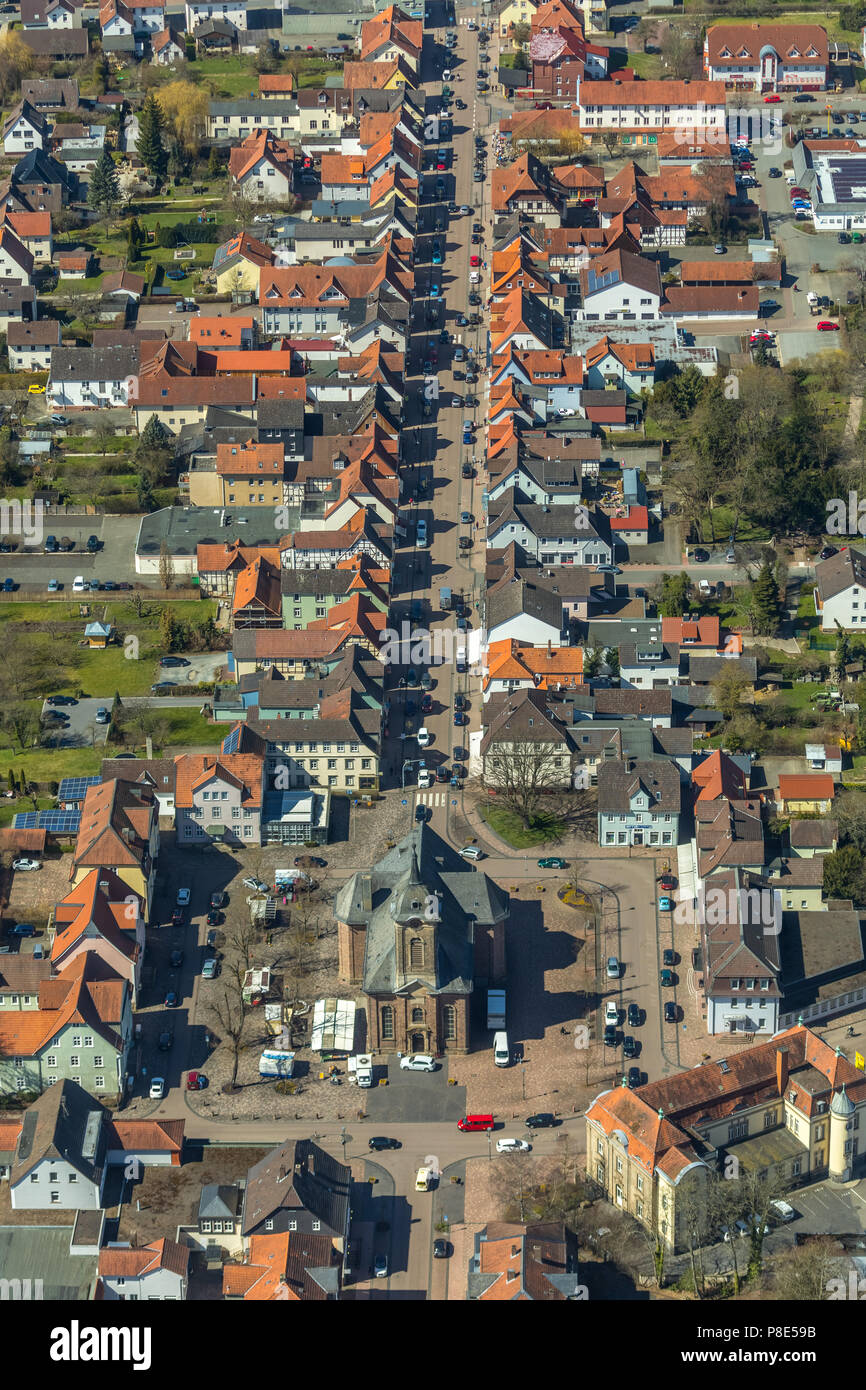 Luftaufnahme, Stadt Kirche mit Kirchplatz und Bahnhofstraße, Bad Arolsen, Hessen, Deutschland Stockfoto