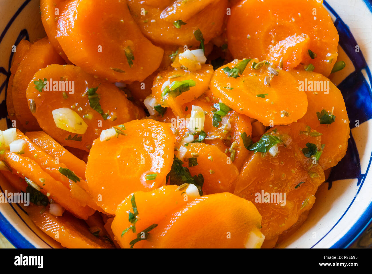 Traditionelle Speisen. Marokkanische Karotten Salat. Marokko Stockfoto