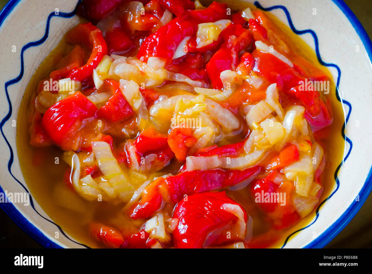 Traditionelle Speisen. Marokkanischen Salat. Pfeffer, Zwiebel. Marokko Stockfoto