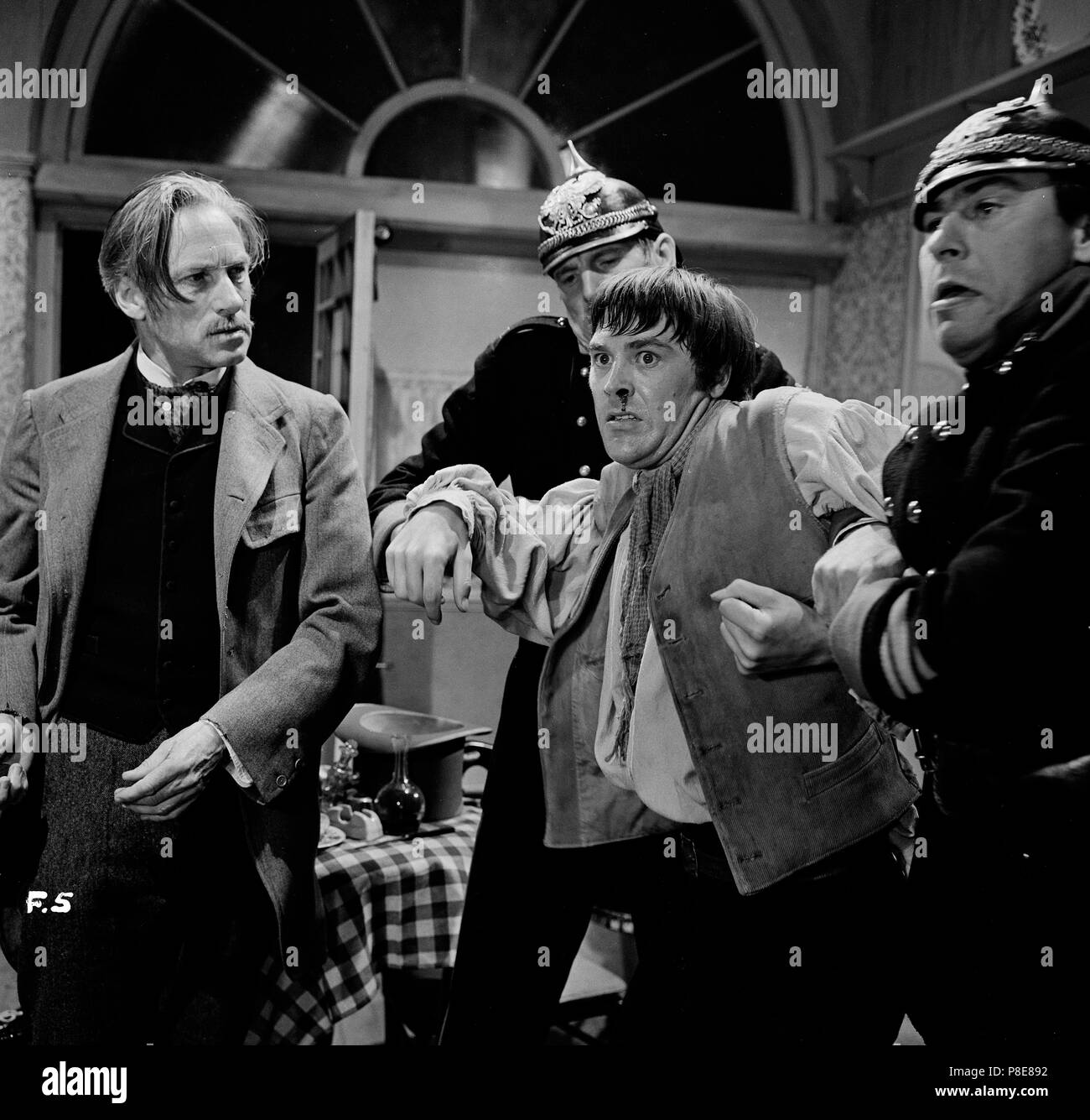 Frankenstein erstellt Frau (1967) Robert Morris, Alan MacNaughton, Datum: 1967 Stockfoto