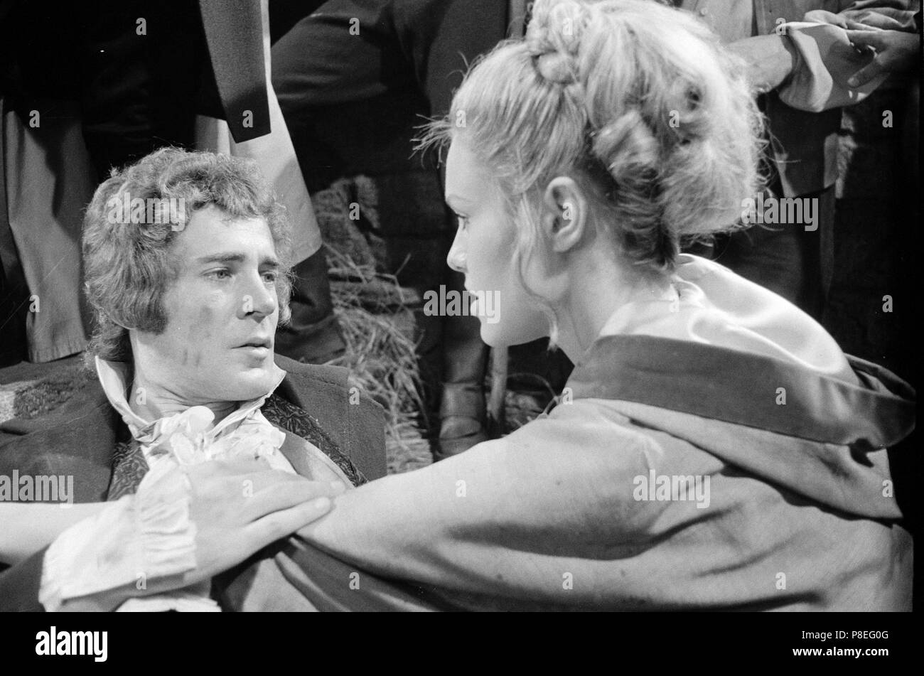 Lust für ein Vampir (1971) Michael Johnson, Suzanna Leigh, Datum: 1971 Stockfoto