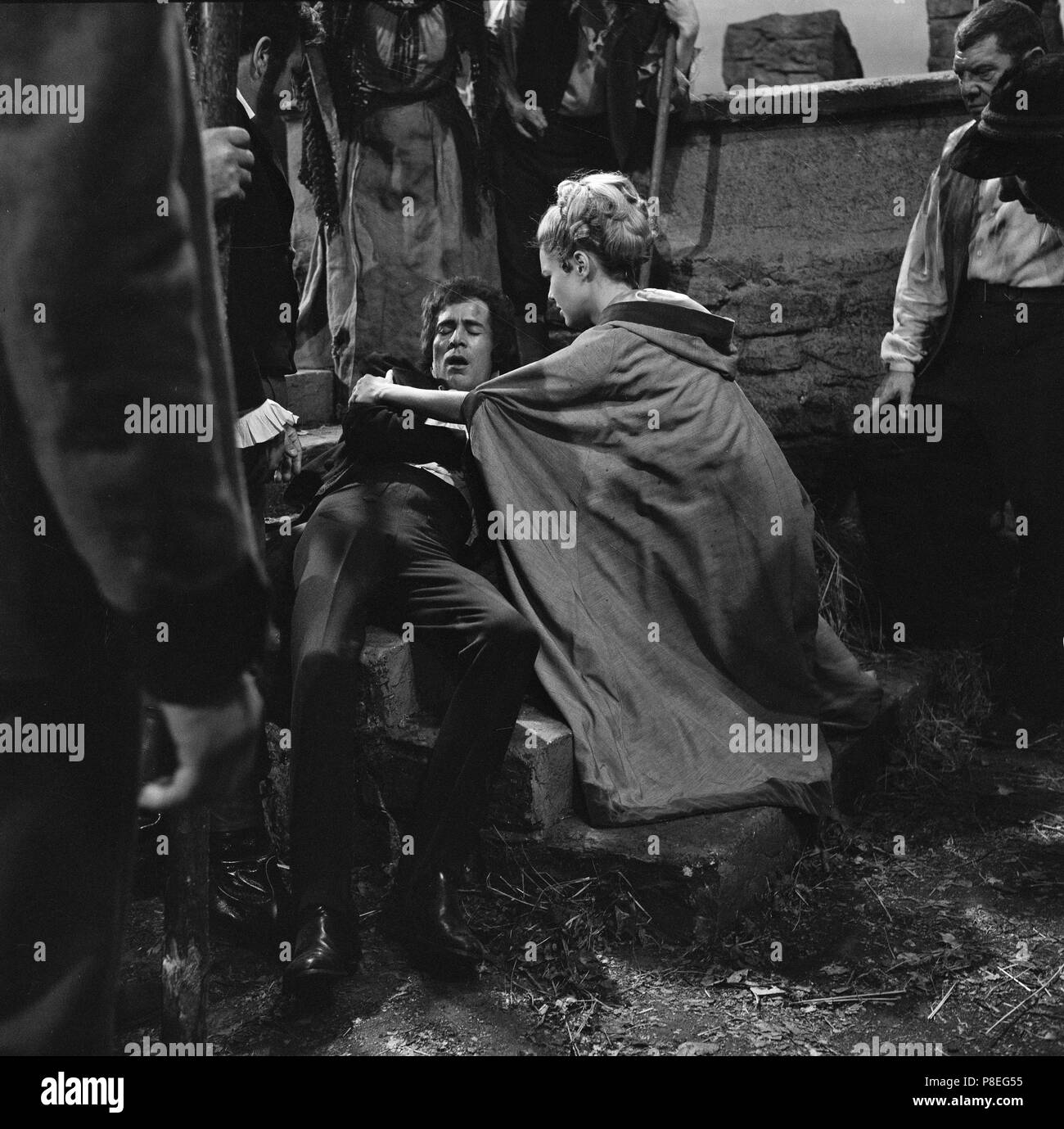 Lust für ein Vampir (1971) Michael Johnson, Suzanna Leigh, Datum: 1971 Stockfoto