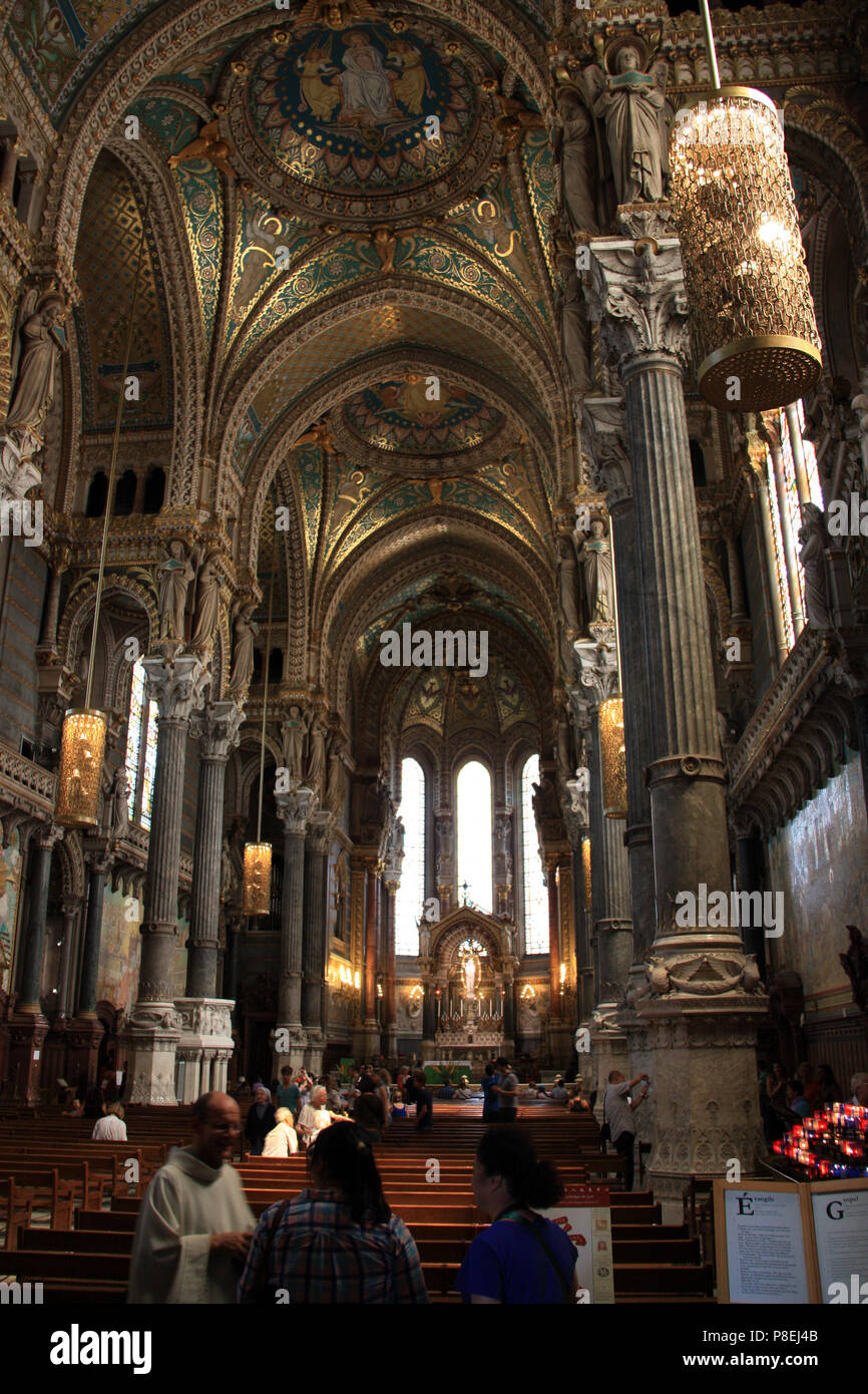 Hochaltar der Basilika Notre-Dame de Fourvière in Lyon, Frankreich Stockfoto