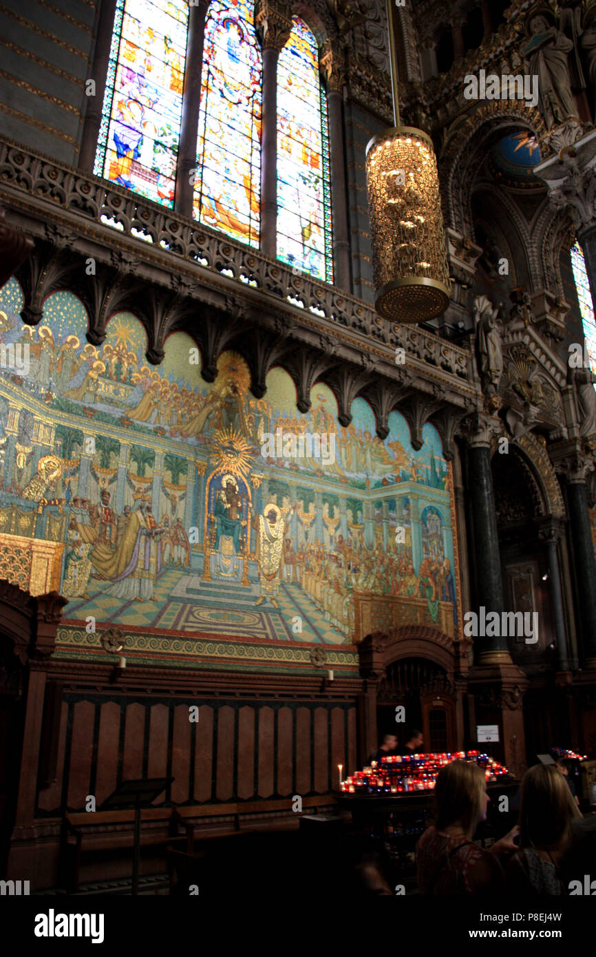 Mosaiken im Inneren der Basilika Notre-Dame de Fourvière in Lyon, Frankreich Stockfoto
