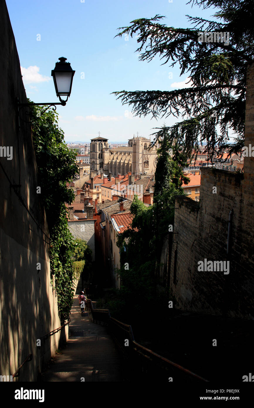 Blick auf die Altstadt von Lyon und die Cathédrale Saint-Jean-Baptiste de Lyon (Lyon Kathedrale), Lyon, Frankreich Stockfoto