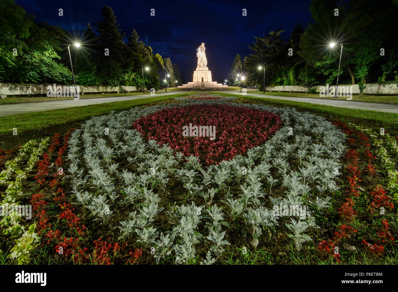 Sea Garden in Varna mit der beleuchteten Pantheon Stockfoto