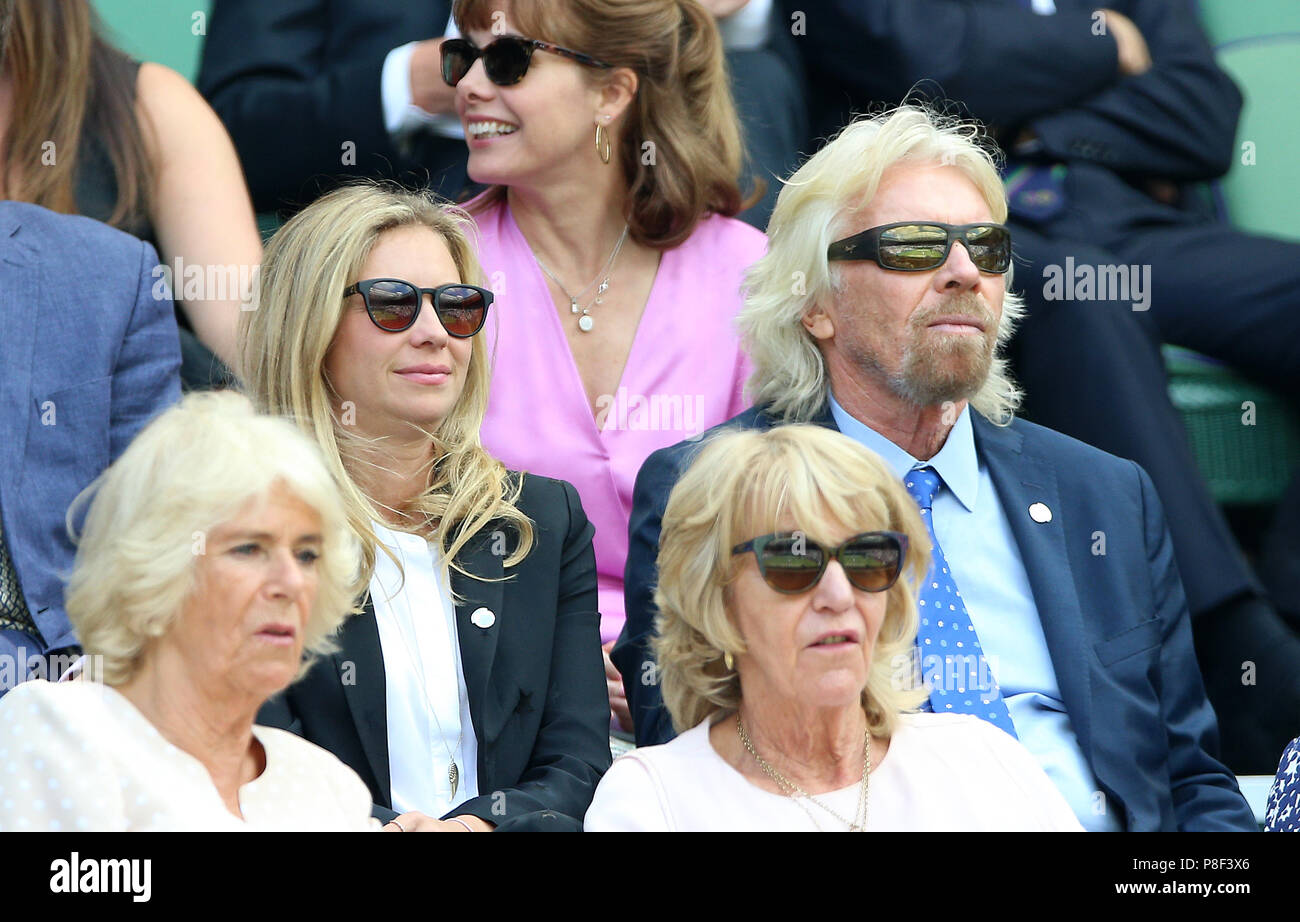 Sir Richard Branson und Holly Branson in der Königsloge auf Center Court am Tag neun der Wimbledon Championships in der All England Lawn Tennis und Croquet Club, Wimbledon. Stockfoto