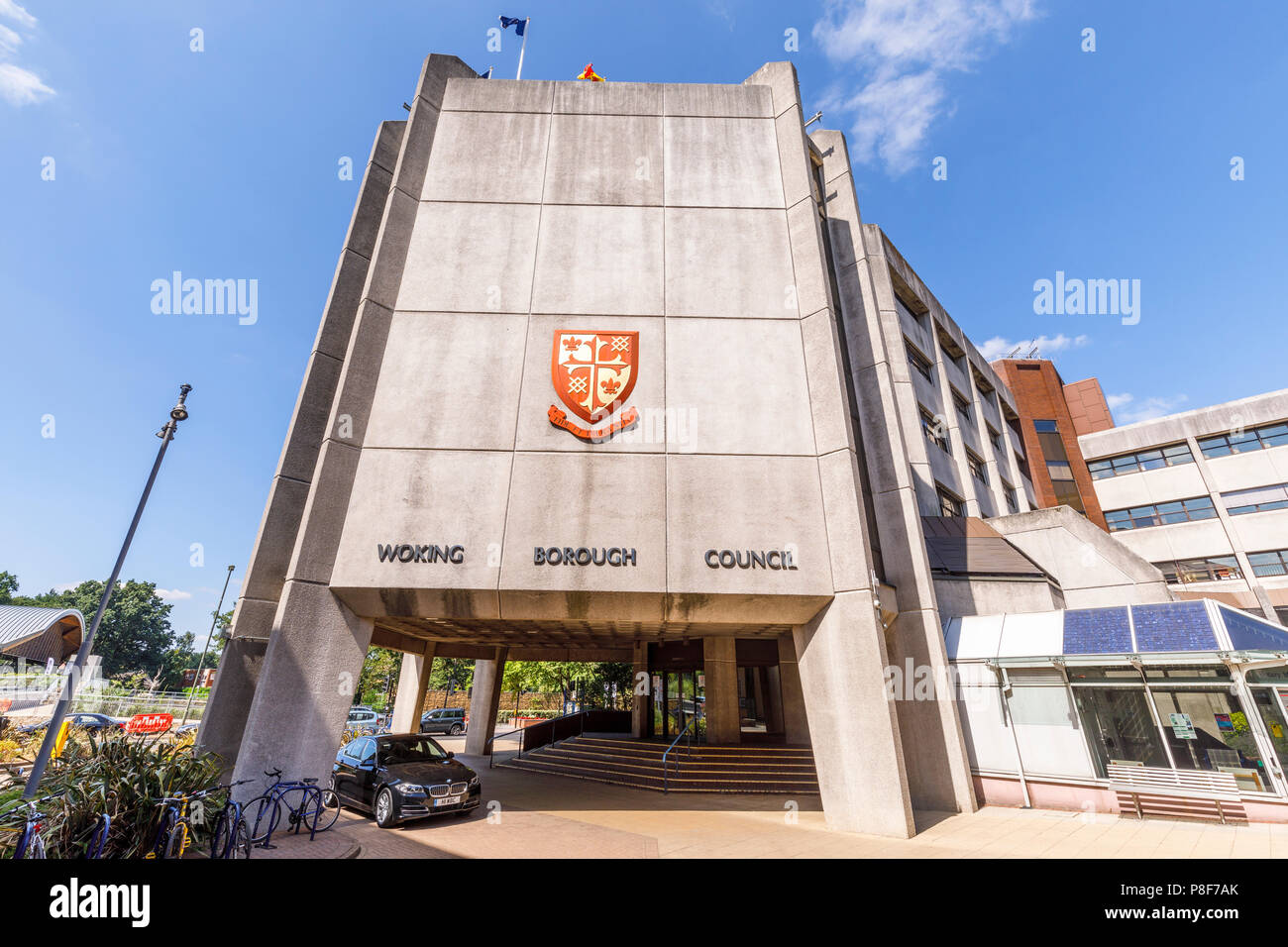 Moderne Beton Civic Offices in der lokalen Behörde, Woking Borough Council, Gloucester Marktplatz, dem Zentrum von Woking, Surrey, Südosten, England, Grossbritannien Stockfoto