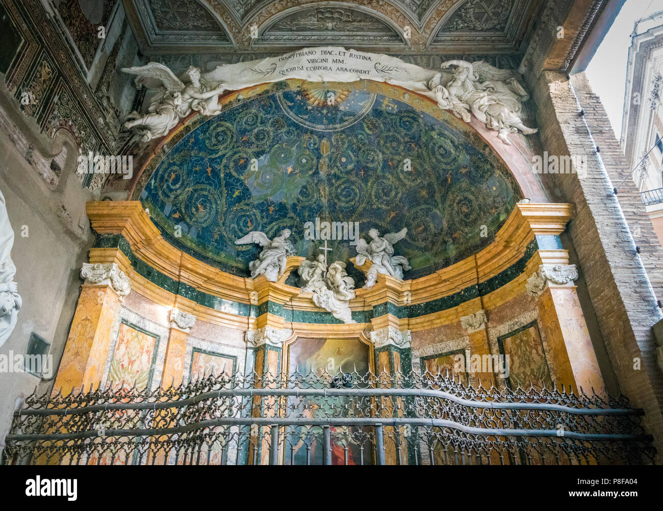Kapelle in der Lateran-basilika Baptisterium (San Giovanni in Fonte) in der Nähe der Basilika von Saint John in Rom, Italien. Stockfoto
