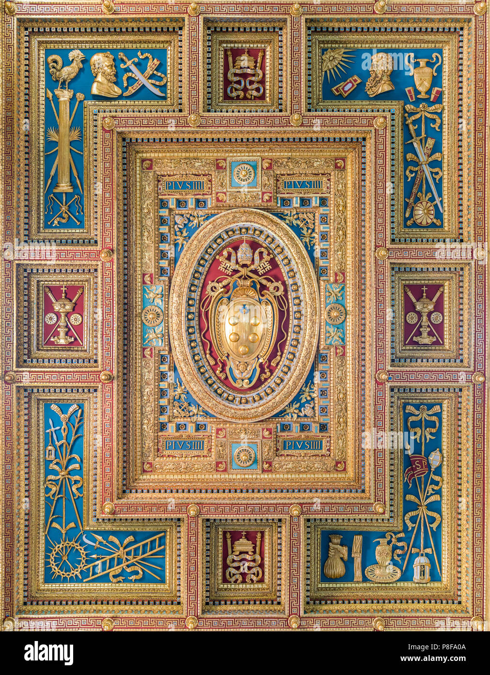 Papst Pius IV Medici Wappen in der Lateranbasilika in Rom. Stockfoto