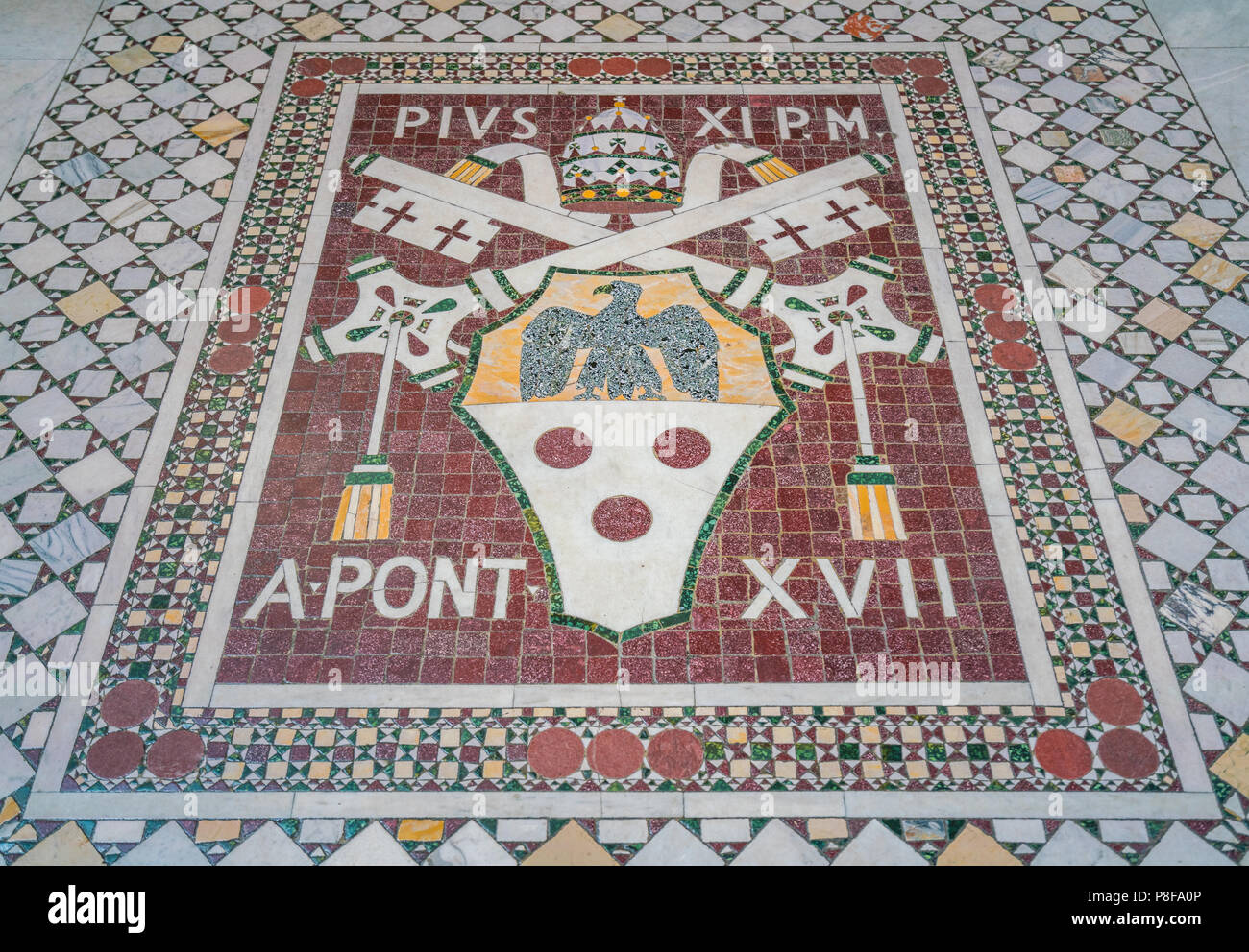 Papst Pius XI. Mosaik Wappen in der Lateranbasilika in Rom. Stockfoto