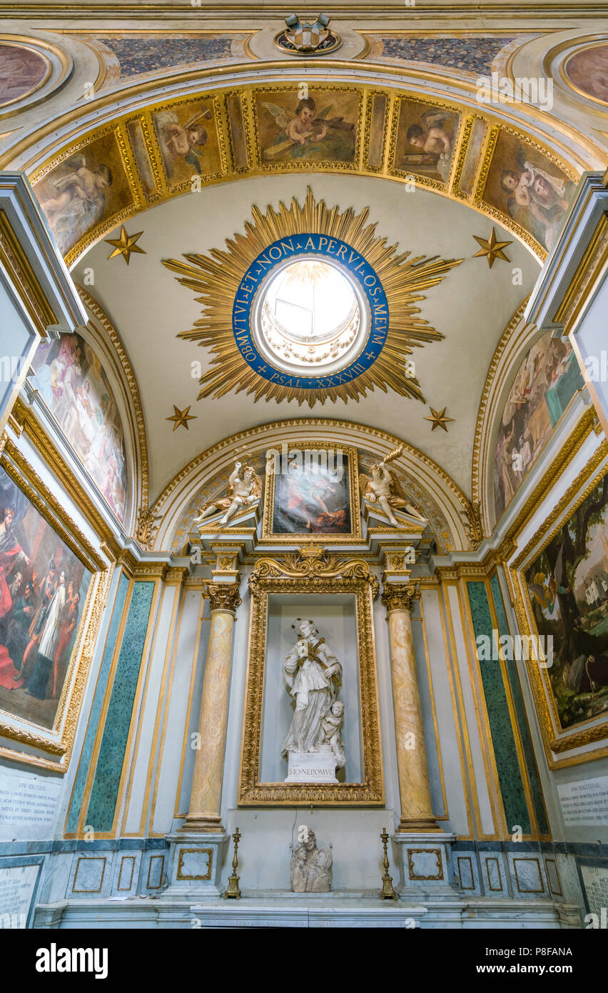 Kapelle des Hl. Johannes Nepomuk in der Basilika von Saint Lawrence in Lucina in Rom, Italien. Stockfoto