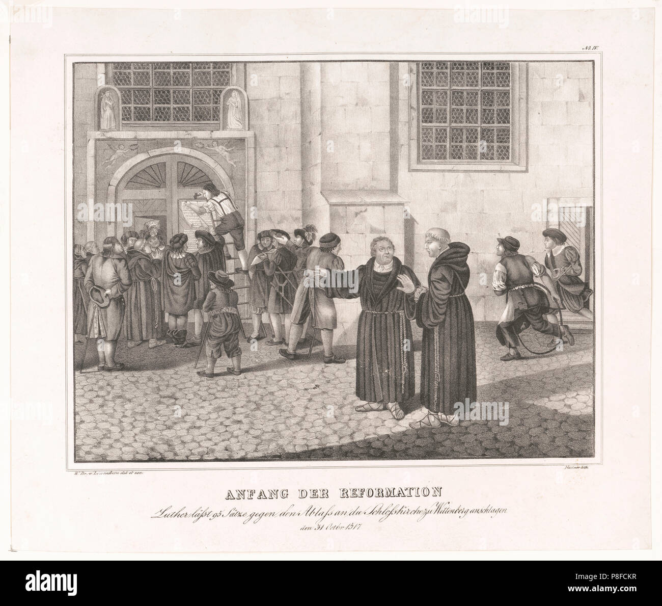 Eine kleine Menge gesammelt hat, zu beobachten, wie Martin Luther leitet die Entsendung von seine 95 Thesen, die die Praxis der Verkauf von Ablässen, in der Tür der Schlosskirche in Wittenberg. Stockfoto