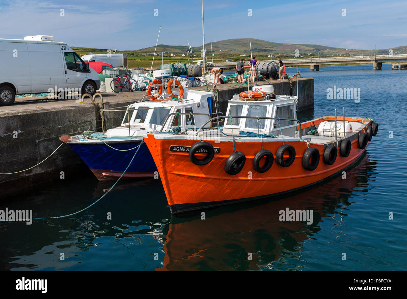 Fischerboote im Hafen von Portmagee, County Kerry, Irland Stockfoto