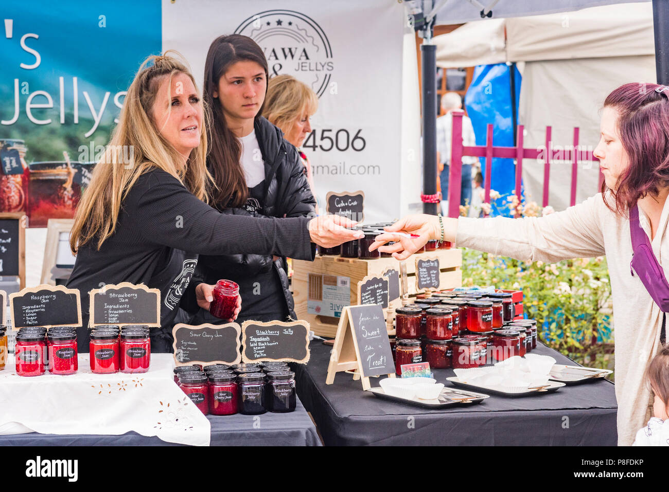 Frau immer Stau Probe bei Berryfest, Abbotsford, British Columbia, Kanada. Stockfoto