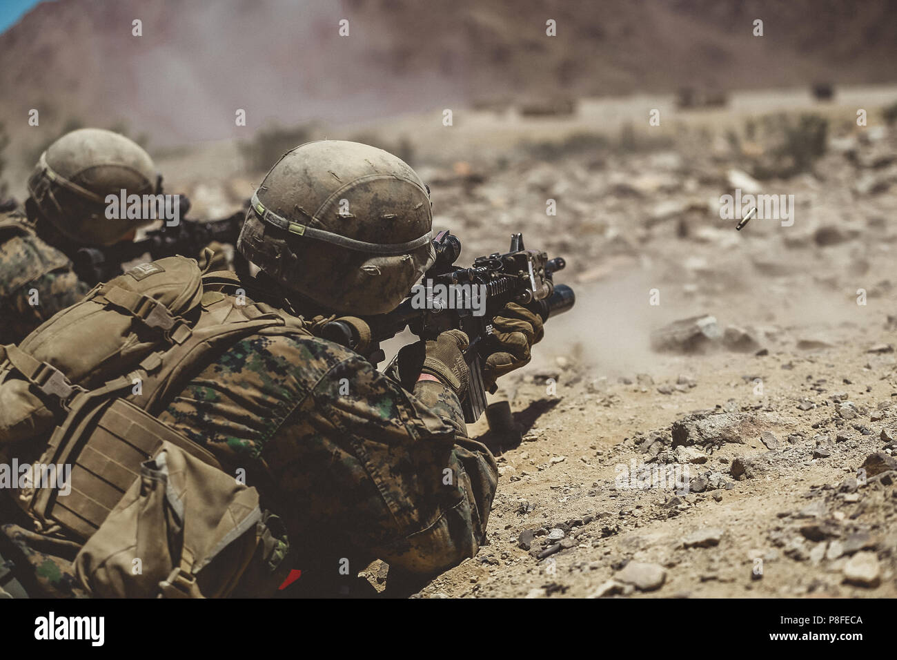 Ein Marine In Der Infanterie Offizier Kurs Brande Eine M4