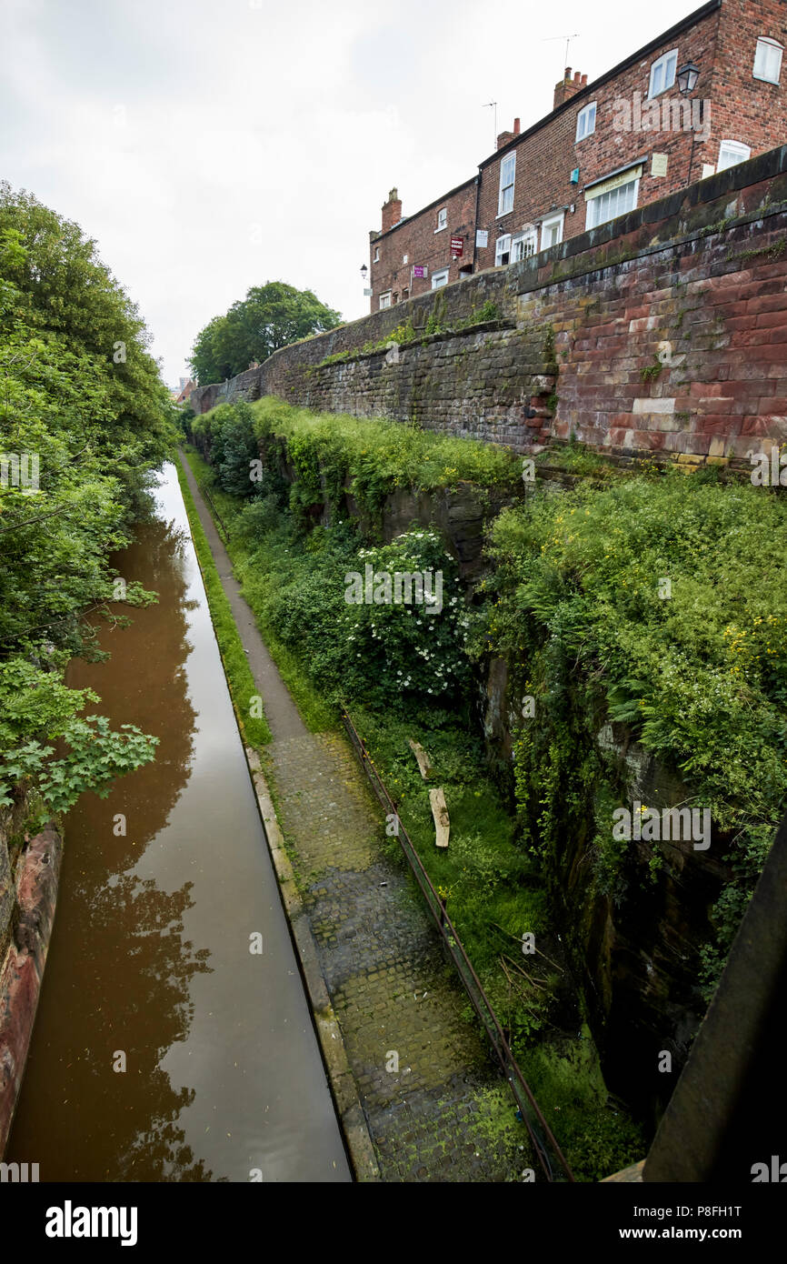 Die Shropshire Union Canal und Chester canal unter den Mauern der Altstadt von Chester einschließlich römische Abschnitt cheshire England Großbritannien Stockfoto