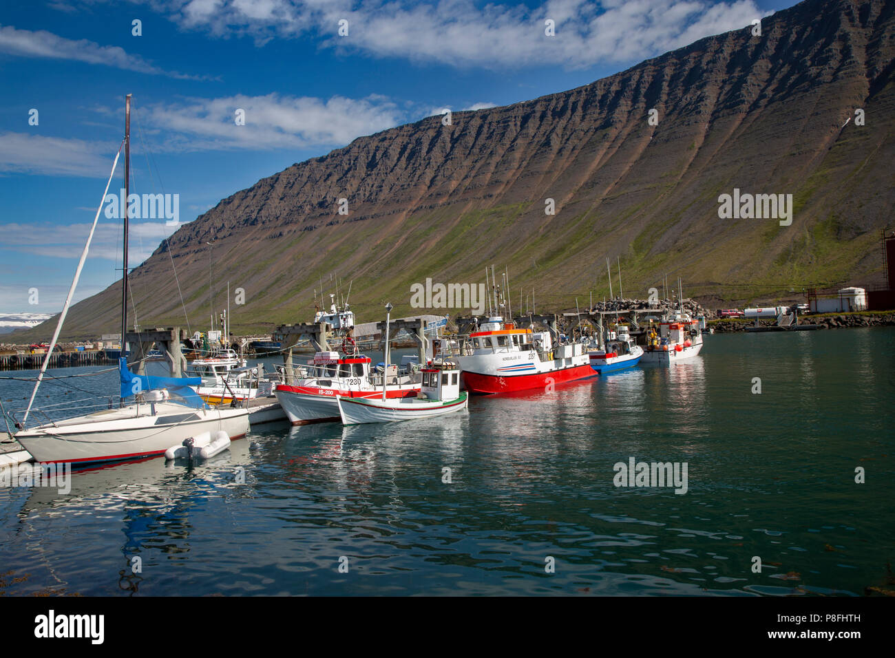 Der Hafen von Isafjörður ist eine Stadt in den Westfjorden Region im Nordwesten von Island. Stockfoto