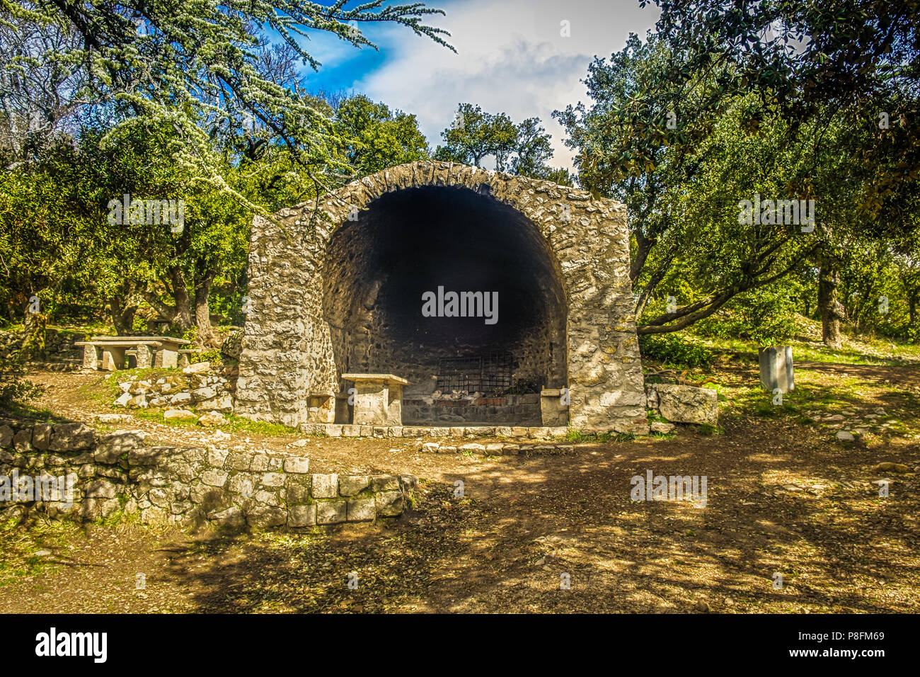 Provence, Frankreich, März 2018, Brotbackofen in der Einsiedelei St-Jean Du Puy auf dem Berg Regagnas Stockfoto