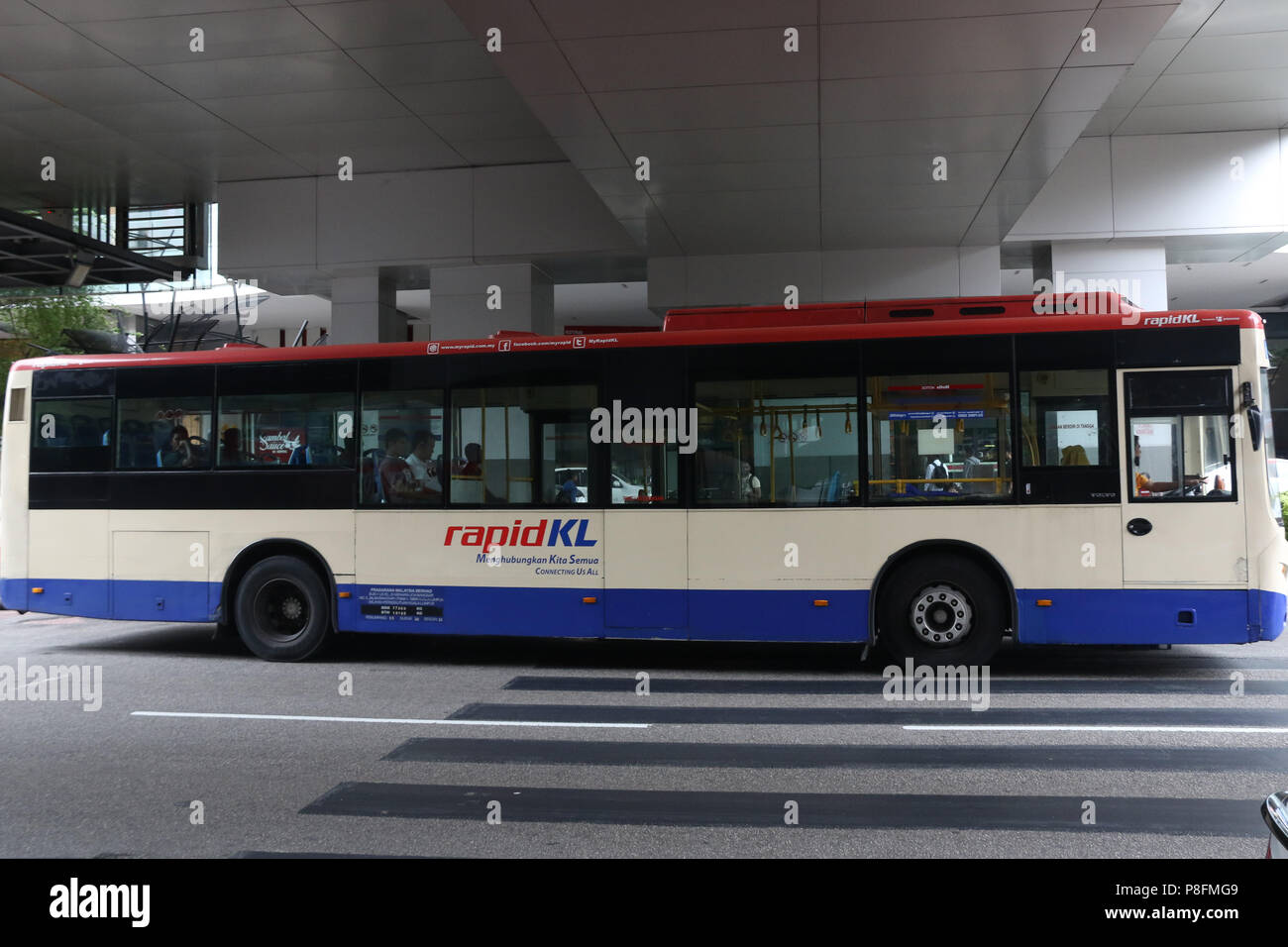 Eine Schnelle Kl Bus Geht Vorbei Nu Sentral Einkaufszentrum Kuala Lumpur Malaysia Stockfotografie Alamy