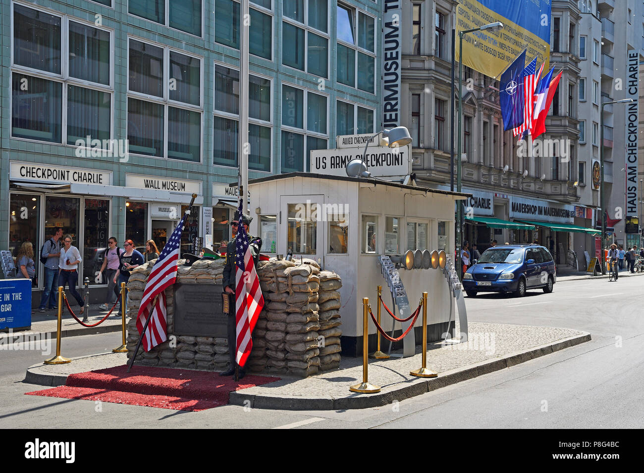 Ehemaliger Checkpoint Charlie, innerstaedtischer Grenzuebergang West-Berlin nach Ost-Berlin, Berlin, Deutschland Stockfoto