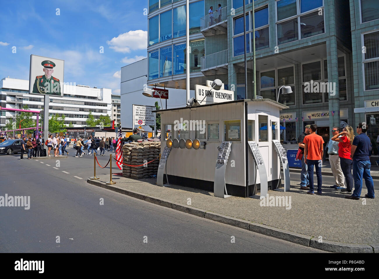 Ehemaliger Checkpoint Charlie, innerstaedtischer Grenzuebergang West-Berlin nach Ost-Berlin, Berlin, Deutschland Stockfoto
