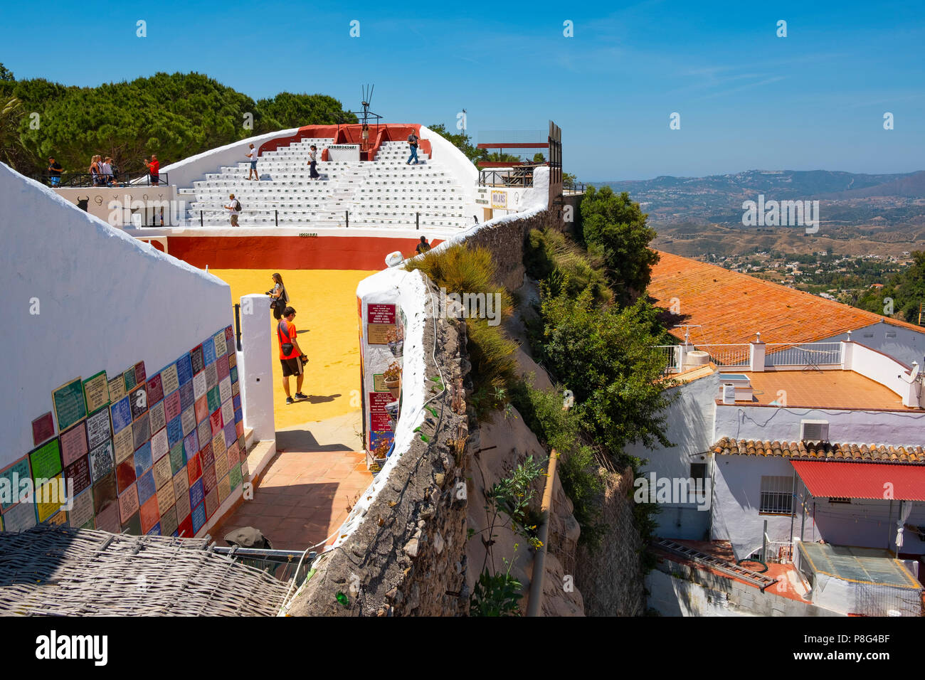 Stierkampfarena, typische weiße Dorf Mijas. Costa del Sol, Málaga Provinz. Andalusien, Süd Spanien Europa Stockfoto